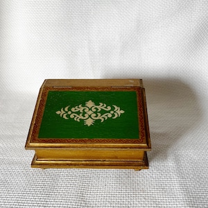 Vintage Solid Wood Florentine Gold Green Footed Musical Jewelry Box, Trinket Box, Jewelry Wooden Box, Floral Box, Collectible Musical Box