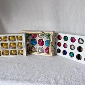 Vintage Schöne bunte Weihnachtsglas Christbaumschmuck, Vintage glänzende Glas Weihnachtsbaumschmuck, klassischer Weihnachtsbaum