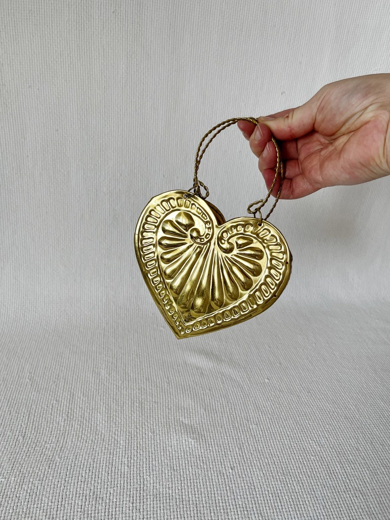 Vintage Gold Tin Heart Wall Pocket Planter Farmhouse Decor, Valentines Day Small Gift Bag, Flower Bag/Pocket, Golden Heart, Cute Gold Heart image 1