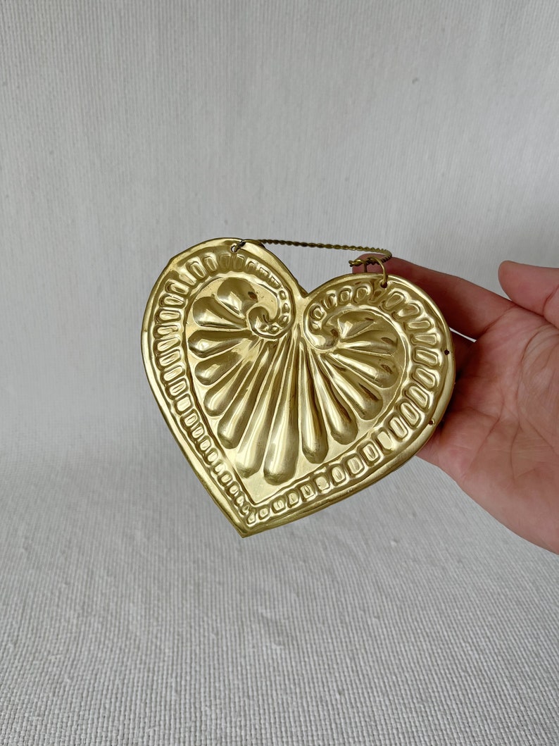 Vintage Gold Tin Heart Wall Pocket Planter Farmhouse Decor, Valentines Day Small Gift Bag, Flower Bag/Pocket, Golden Heart, Cute Gold Heart image 2