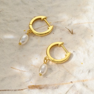Minimalist Gold Huggie Earrings, Tiny Hoop Earrings, Dainty Ear Huggies, Simple Huggies, Small Hoops, Wedding Gift, Gift for Her, K0018
