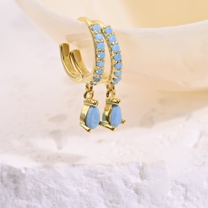 Brincos Huggie turquesa, joias de prata esterlina, brincos pendurados, joias de diamante Pave Hoop, presente para irmã, presente para namorada, K0021