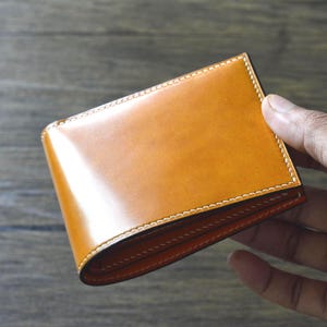 Cartera plegable de piel de cordero color camello y buttero naranja. Cartera plegable personalizable de piel de cordero en 10 colores. Cartera de regalo para hombre.