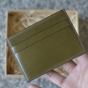 3Pocket Olive Shell Cordovan Kartenhalter. Minimalistische Geldbörse.