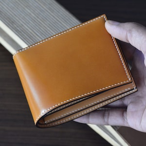 Cartera plegable de piel de cordero y buttero con concha de camello. Cartera de regalo para hombre.