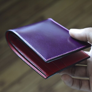 Cartera plegable de piel de cordero violeta y buttero rojo. Cartera de regalo para hombre. Cartera japonesa con forma de concha.