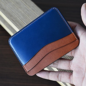 Porta-cartões em couro Shell Cordovan e Buttero. Carteira minimalista. Disponível em 10 cores personalizáveis.