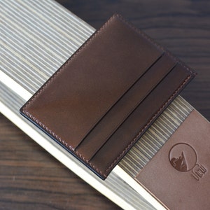 3Pocket Brown Shell Cordovan Kartenhalter. Minimalistische Geldbörse.