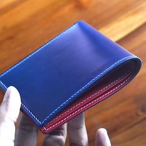 Carteira dobrável em couro Cordovan azul-marinho e couro Buttero vermelho. Carteira masculina para presente. Carteira japonesa Shell.