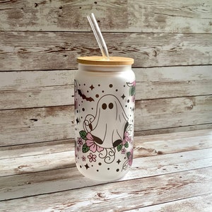Cute Floral Ghost Beer Can Glass / Halloween Iced Coffee Cup / Gift for Her / Spooky Season Glass / Cup with Bamboo Lid / Halloween Lover