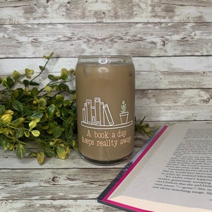 Verre de canette de bière pour amoureux des livres / Canette de rangement en verre pour plantes / Juste un chapitre de plus / Verre à café glacé / Une tasse froide Book a Day / Cadeau pour elle