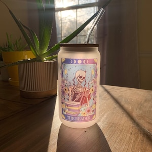 O leitor de cartas de tarô de vidro/cartão de tarô xícara de café/copo de café gelado oculto/presente para amantes de livros/presente para ela/esqueleto de cerveja pode vidro