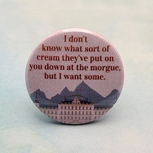 Grand Budapest, Morgue Cream 1,5&quot; Pinback Button Badge lub Magnet, Zabawny Pinback, Cytaty z Filmów, Wes Anderson