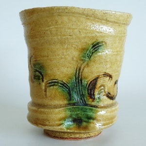 Antique Tea cup Japanese Seto yaki Artistic signed Stoneware pottery Chawan Shōwa period, NOTE- there is a small chip on the top of cup #V17