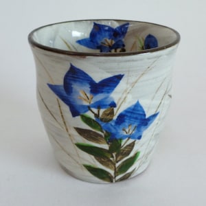 3944# Tea cup Vintage Japanese Kyo-yaki Hakeme Hand painted Artistic Marked pottery Chawan