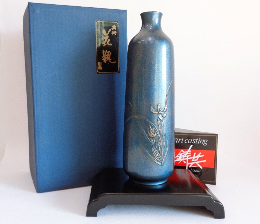 Cast Bronze Bottle Vase, Japanese Hoshu Art Casting Masterpiece