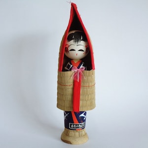 Vintage Sosaku Kokeshi Doll: Japanese Artistic Wooden Figurine