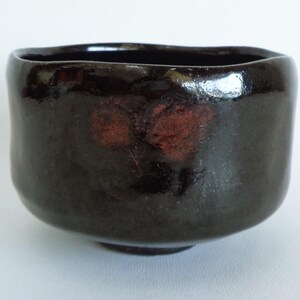 Antik Kuro Raku Chawan svart glasyr japansk konstnärlig keramik Matcha teskål, signerad #8494