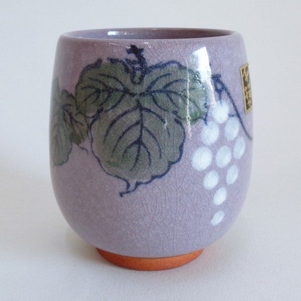 4212# Yunomi Tea cup "Grape" Chawan for all kinds of tea, Japanese Kyoto Celadon Studio Pottery Violet Chawan with Grape pattern