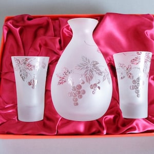 Vintage Japanese Art Glass Sake Set: Tokkuri Flask & Cups
