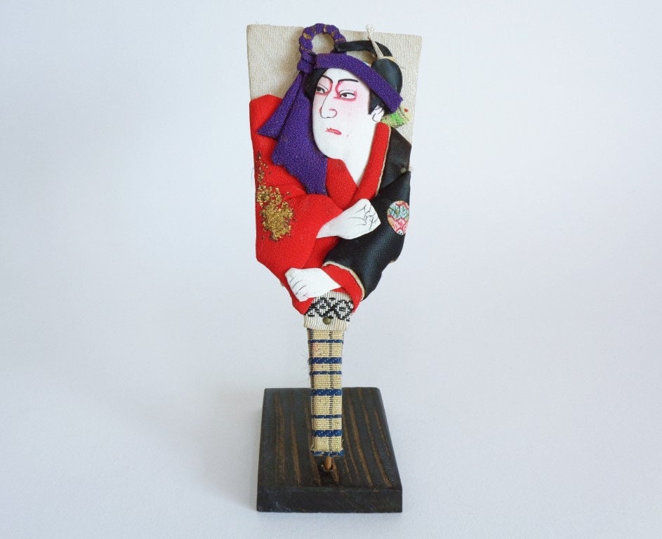 伝統的 羽子板 武士デザイン 伝統的 羽子板 武士デザイン 羽子板 伝統的な浮世絵風武士の工芸品 約