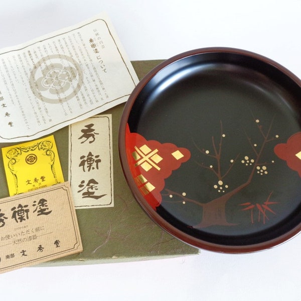 Sakura Kashiki Plate: Hand-Painted Urushi Lacquerware, Japanese Hidehira-nuri
