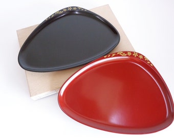 Japanese Urushi Lacquerware Plates with Gold Maki-e