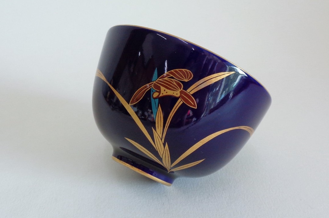 雪輪桜文 平茶碗（赤・小） | 畑萬陶苑 ONLINE SHOP