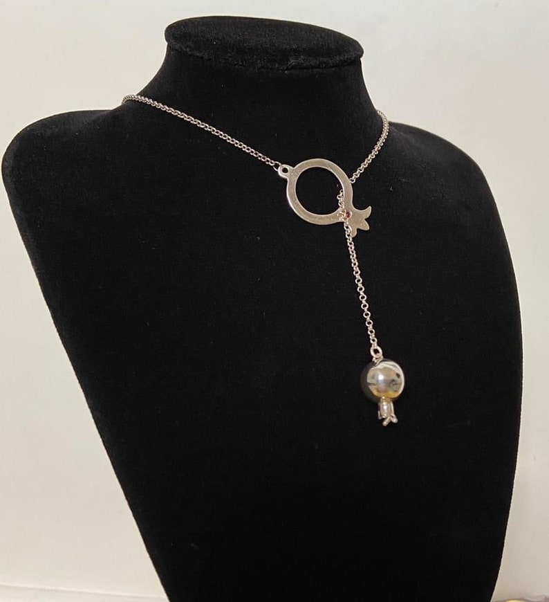 Handmade 925 Sterling Silver pendant with a carnelian gemstone
