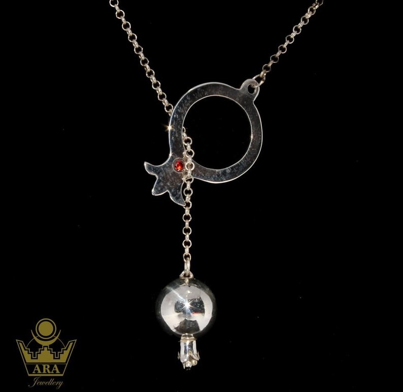 Handmade 925 Sterling Silver pendant with a carnelian gemstone