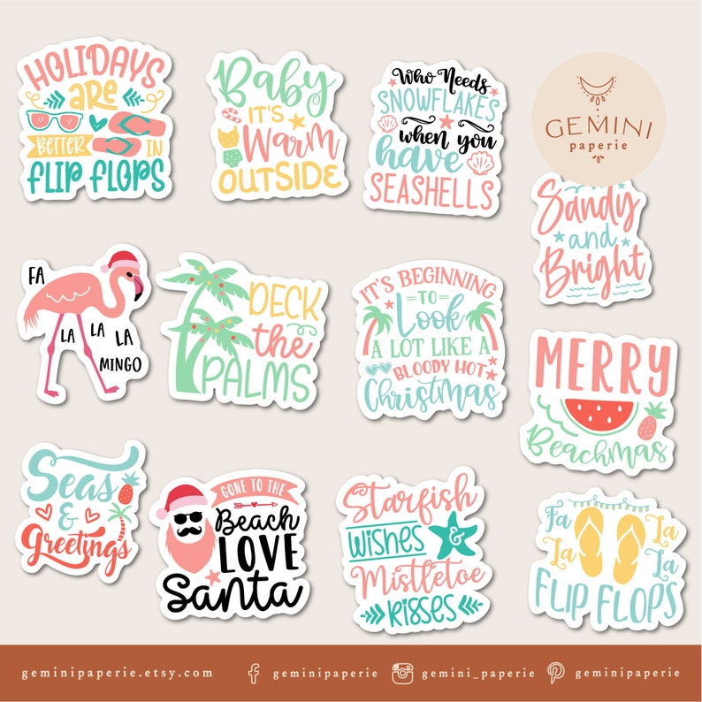 Puede incluir: Un conjunto de 12 pegatinas coloridas con varios dise&ntilde;os tem&aacute;ticos de verano y vacaciones. Las pegatinas presentan frases como "Las vacaciones son mejores en chanclas", "Beb&eacute;, hace calor afuera", "&iquest;Qui&eacute;n necesita copos de nieve cuando tienes conchas marinas?", "Decora las palmas", "Est&aacute; empezando a parecerse mucho a una Navidad sangrienta y calurosa", "Arenoso y brillante", "Feliz Navidad en la playa", "Mares y saludos", "Fuera a la playa, amor de Santa", "Estrellas de mar, deseos y besos de mu&eacute;rdago", y "Fa la la la chanclas".