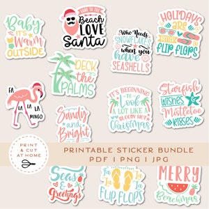 Puede incluir: Paquete de pegatinas imprimibles con una variedad de dise&ntilde;os con temas navide&ntilde;os y de playa. Las pegatinas presentan frases como "Beb&eacute;, hace calor afuera", "Fuera a la playa, amo a Santa", "Decora las palmas", "Arenoso y brillante", "Las vacaciones son mejores en chanclas", "&iquest;Qui&eacute;n necesita copos de nieve cuando tienes conchas marinas?", "Est&aacute; empezando a parecerse mucho a una Navidad sangrienta y caliente", "Deseos de estrellas de mar y besos de mu&eacute;rdago", "Mares y saludos", "Fa la la chanclas" y "Feliz Navidad en la playa".