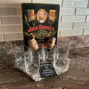Jack Daniel&#39;s Bar Set: Vintage Tin, Glasses & Bottle Stoppers