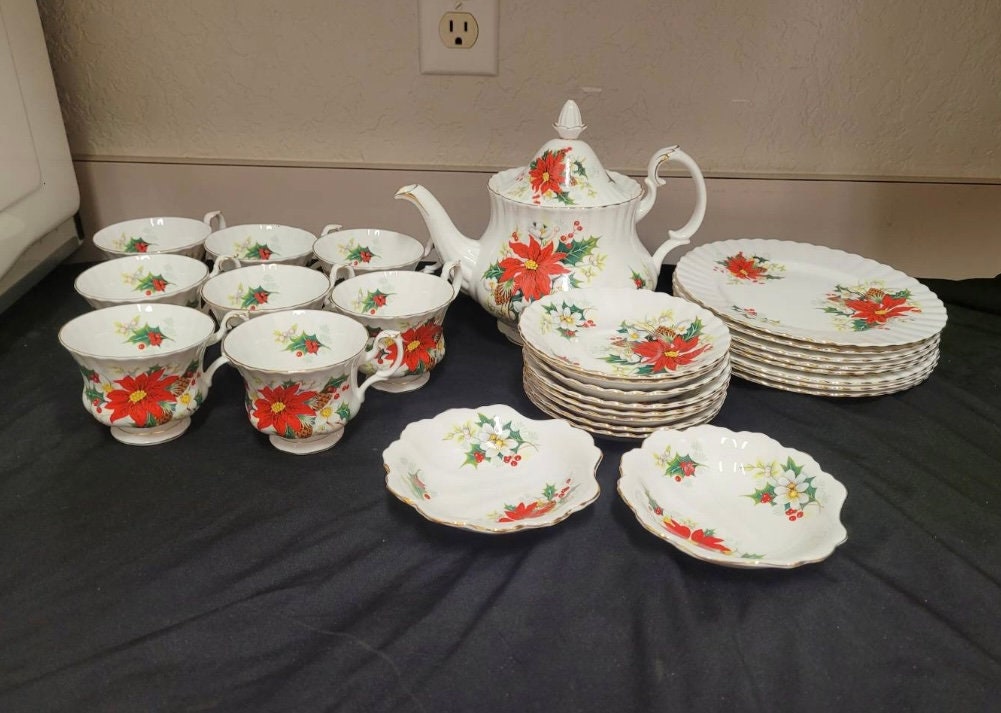 Never used vintage Porcelain Tea set Poinsettia for 6 people