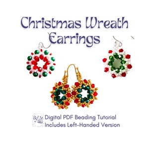 Puede incluir: Imagen de tres pares de pendientes de corona navideña. Dos pares son dorados con cuentas rojas y verdes, y un par es plateado con cuentas rojas, verdes y blancas. El texto "Christmas Wreath Earrings" está en la parte superior.