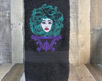 Toalla de mano de la Mansión Encantada, Toalla bordada de Madam Leota, Toalla bordada de Disney, Toalla de Disney World, Toalla de Halloween de Disney