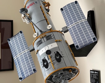 Wall Mount to display Hubble Space Telescope (11382)