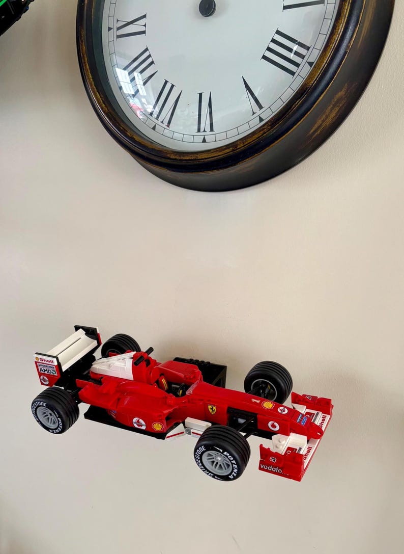 Wall mount to display Ferrari F2004 (11375) image 6