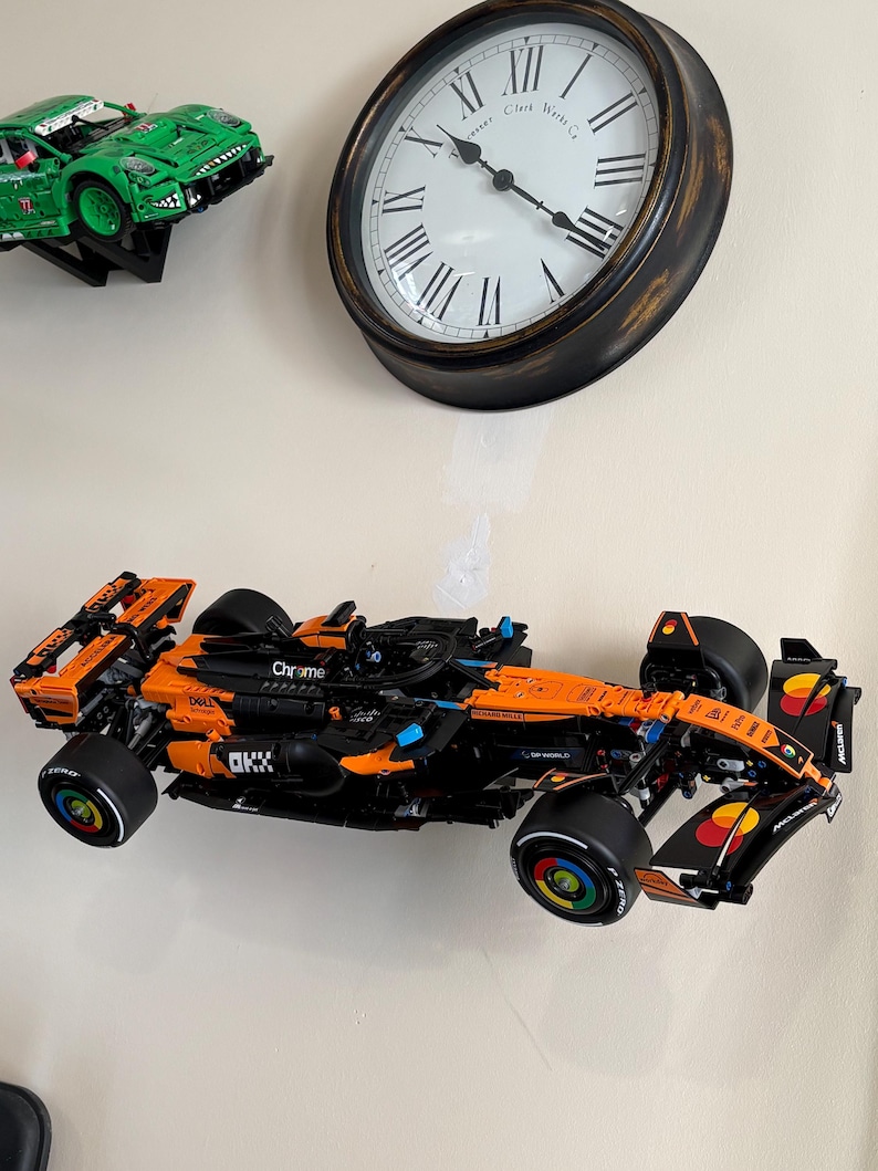Wall Mount to display McLaren F1 MCL39 (42228) image 7