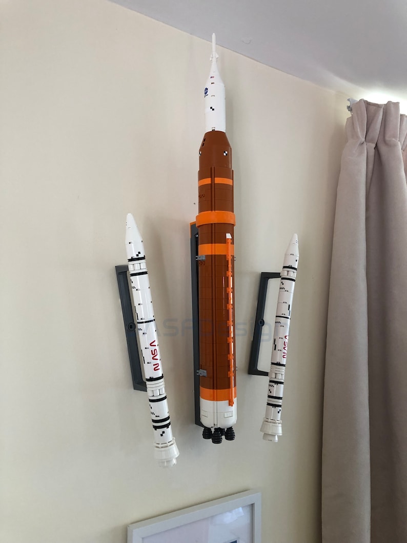 Wall Mount to display ARTEMIS SLS Rocket (10341) image 5