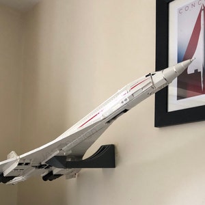 Kit de montage mural pour exposer le Concorde 10318 Landing