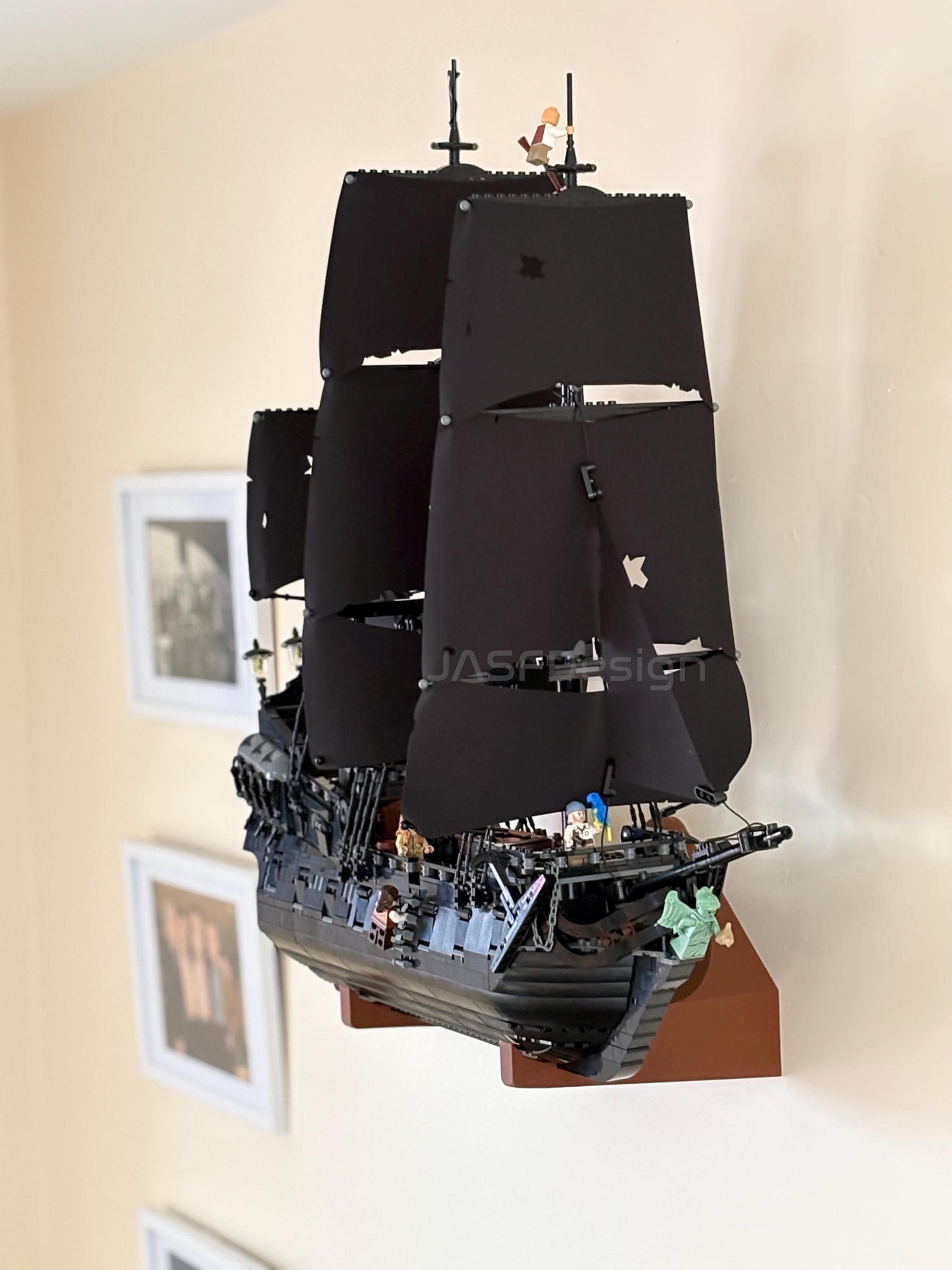 LORD ブラックメタル　blackl Wall Mount Lego Captain Jack Sparrow's Pirate Ship (10365) the