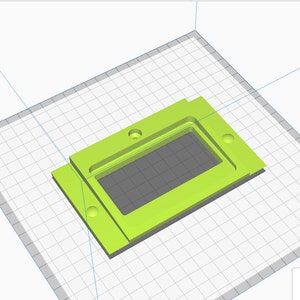K&ouml;nnte beinhalten: Eine rechteckige Box aus limegr&uuml;nem Kunststoff, die im 3D-Druck hergestellt wurde und eine rechteckige Aussparung in der Mitte hat. Die Box hat vier L&ouml;cher an den Seiten.