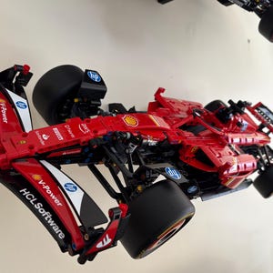 Wall Mount to display Ferrari SF-24 F1 (42207)