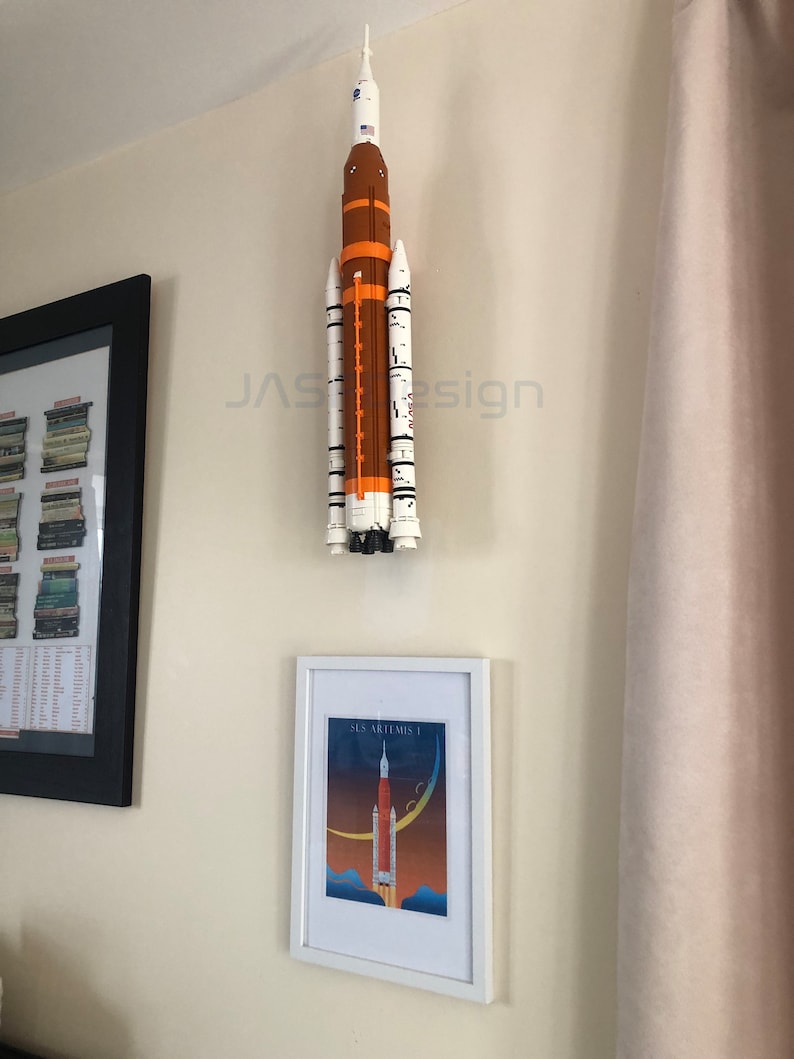 Wall Mount to display ARTEMIS SLS Rocket (10341) image 3