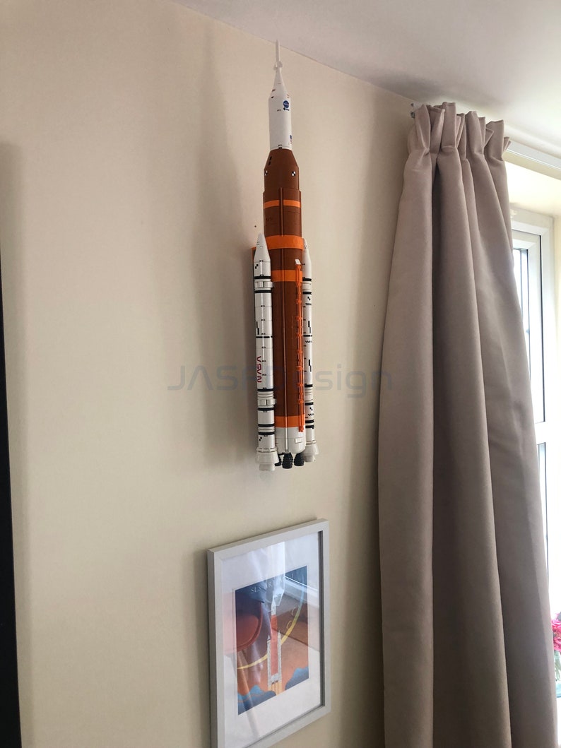 Wall Mount to display ARTEMIS SLS Rocket (10341) image 2