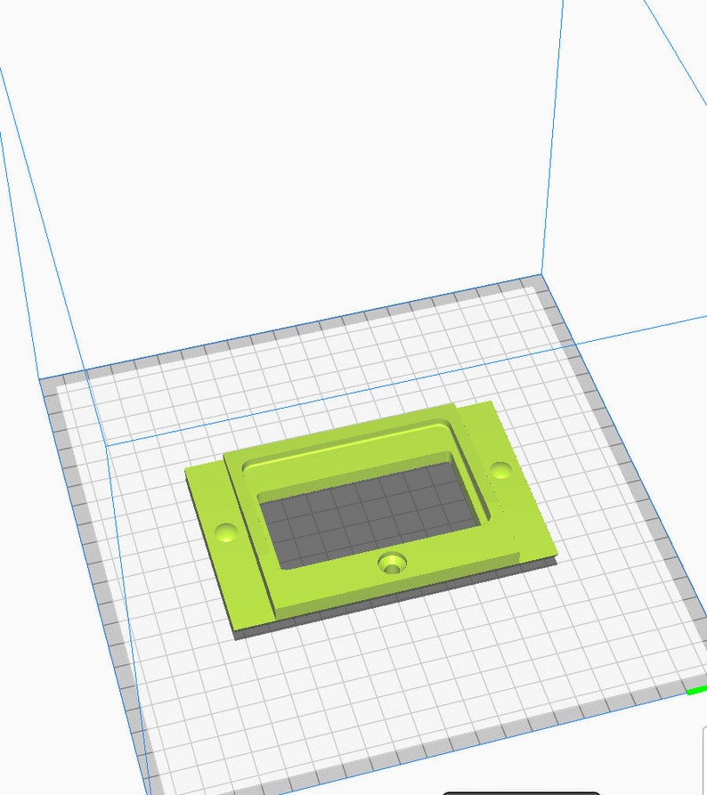 Puede incluir: Un objeto rectangular verde lima impreso en 3D con un centro empotrado y dos extensiones laterales. El objeto tiene dos agujeros circulares y est&aacute; sobre un fondo de cuadr&iacute;cula.