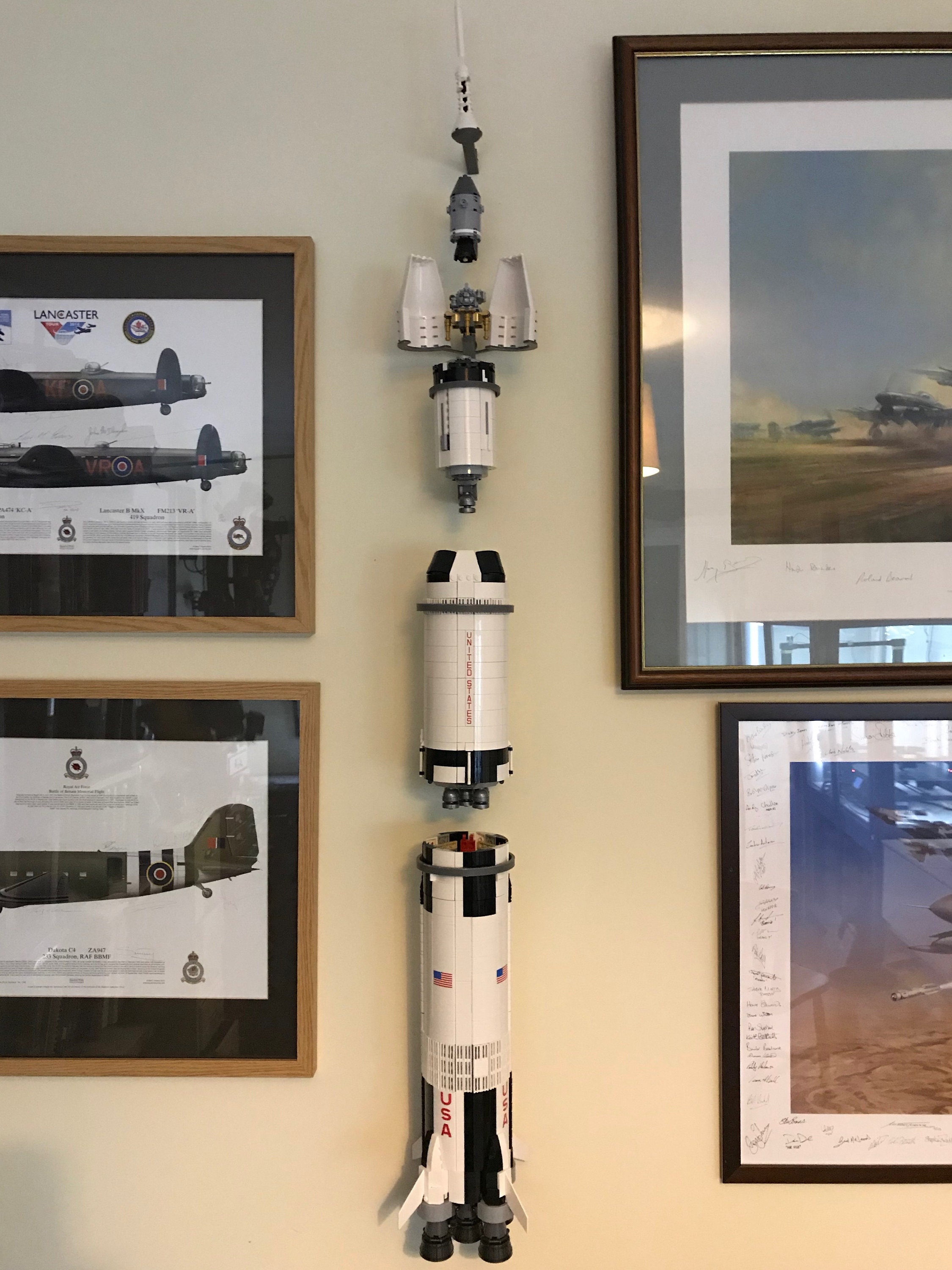 Kit de montage mural pour exposer la fusée Apollo Saturn V -  France