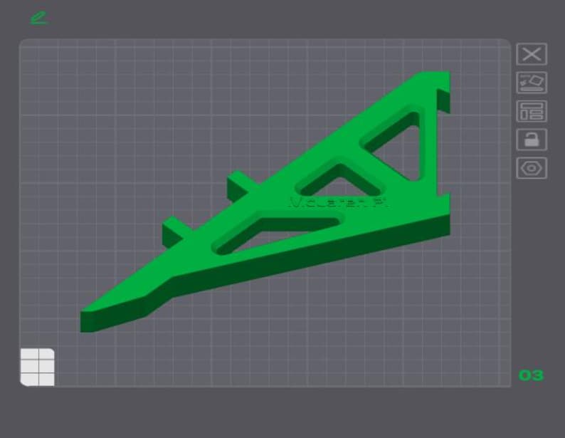 Puede incluir: Un objeto de pl&aacute;stico verde impreso en 3D con forma triangular y un patr&oacute;n de cuadr&iacute;cula. El objeto tiene un agujero en el centro y est&aacute; etiquetado como "VELVET.3D".