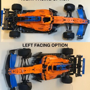 Puede incluir: Un modelo de coche de carreras de F&oacute;rmula 1 McLaren Lego en naranja, azul y negro. El coche se muestra desde dos &aacute;ngulos diferentes, uno con la parte delantera mirando hacia la derecha y el otro con la parte delantera mirando hacia la izquierda. El coche tiene las palabras "WebEx by Cisco" impresas en el lateral.
